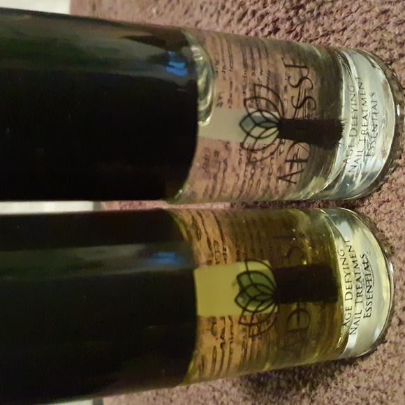 Adesse Age Defying Nail Treatment Essentials - Power Couple Nail Care Duo - Picture 5 of 6